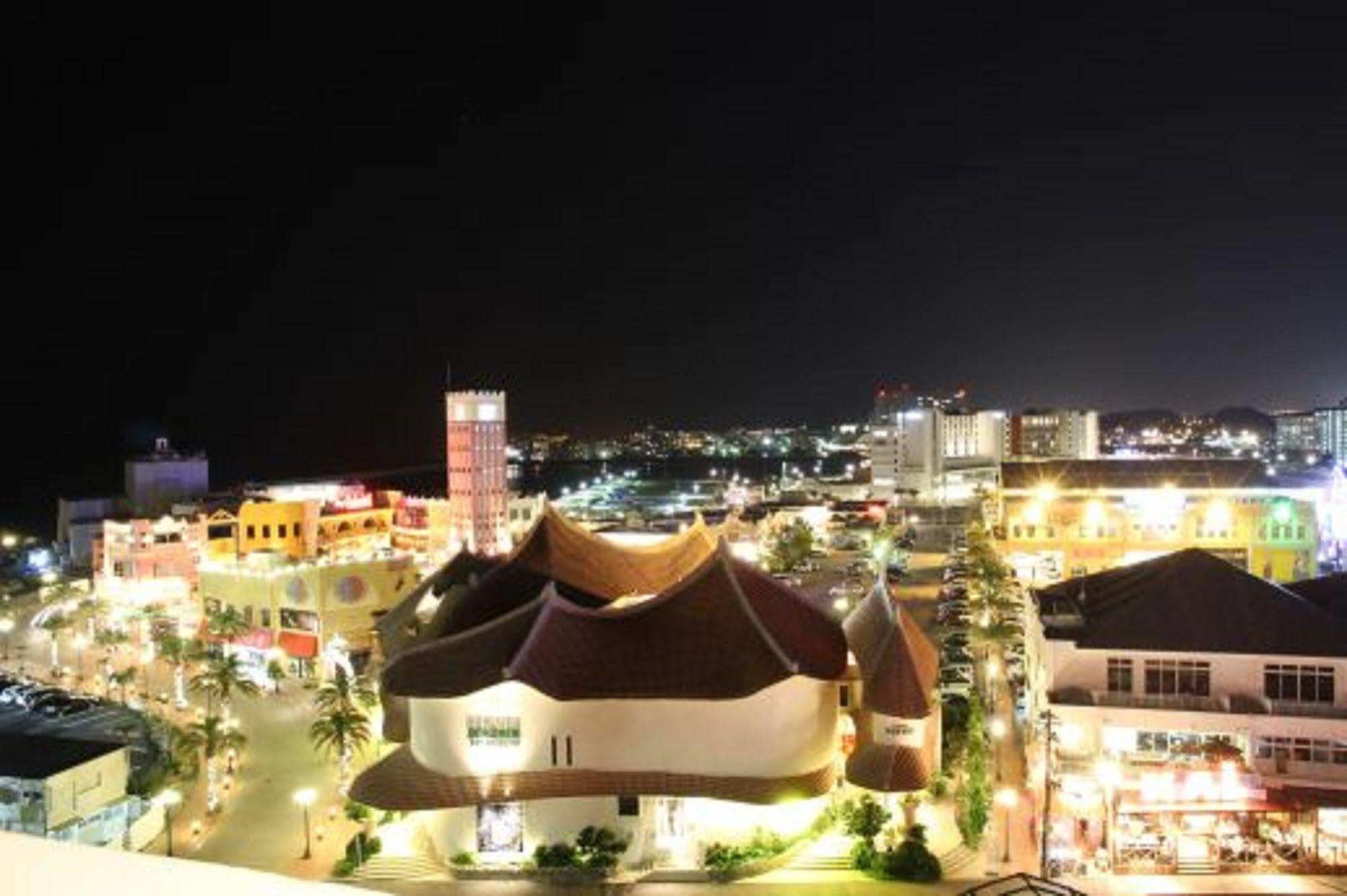 Condominium Hotel Monpa Chatan Esterno foto